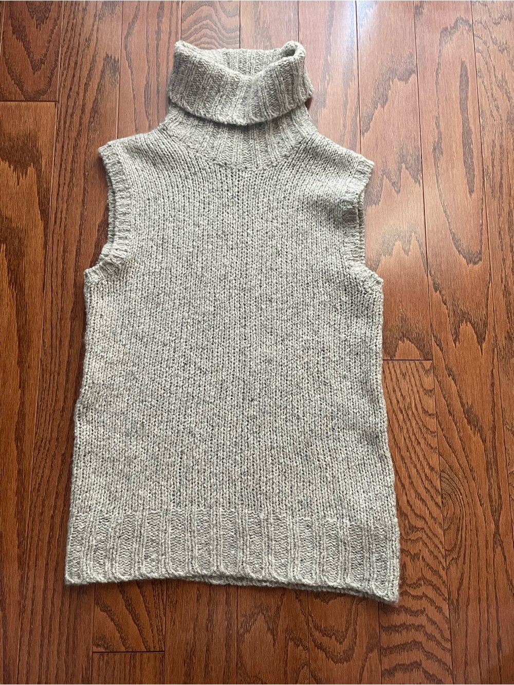 DKNY Pure Cashmere Sleeveless Turtleneck Sweater in Heathered Light Gray